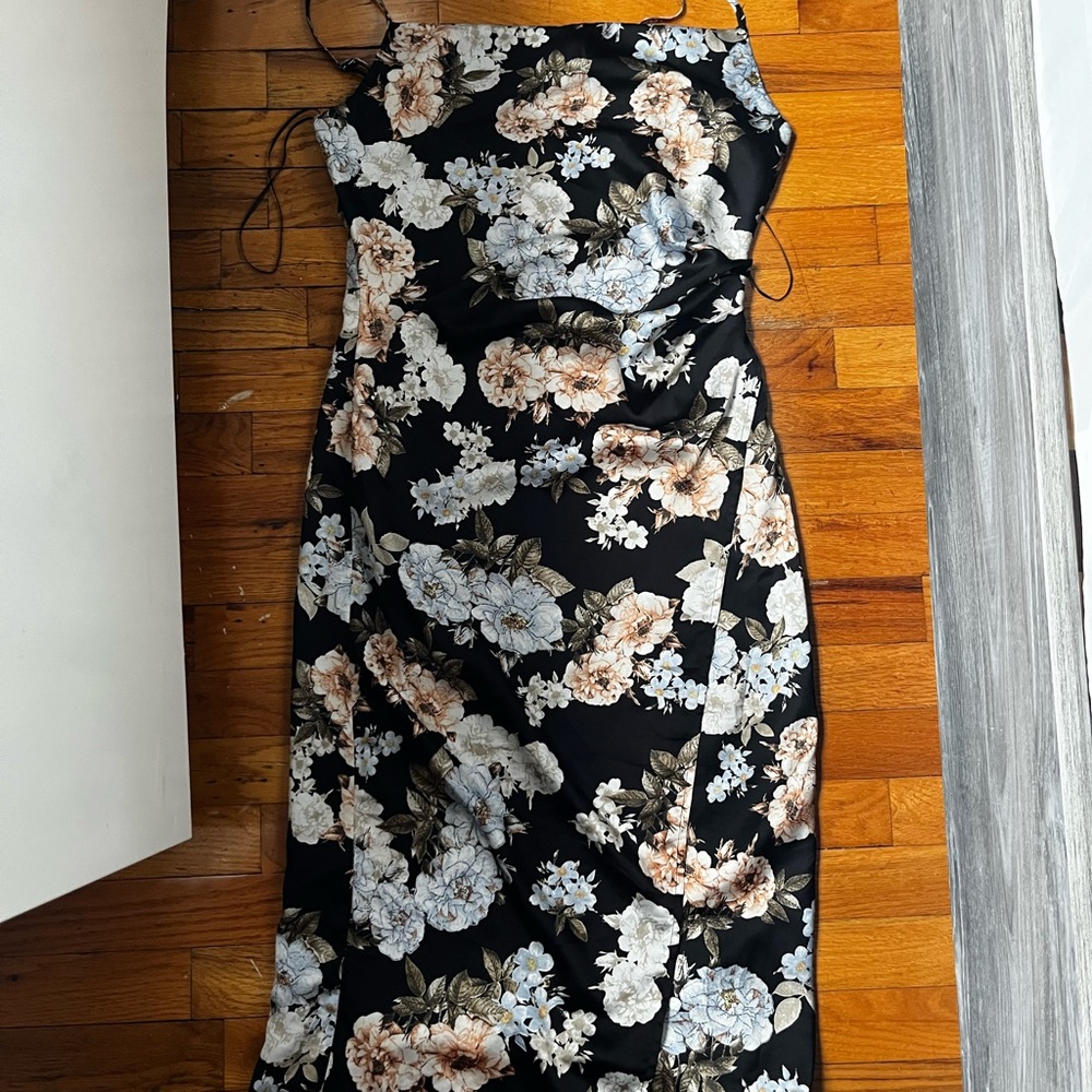 Molly Green Midi Dress - Picture 2 of 2